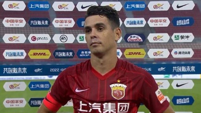 ”本赛季，卡鲁索场均能得到9.8分3.4篮板2.3助攻1.3抢断0.8盖帽，三分命中率47.8%。